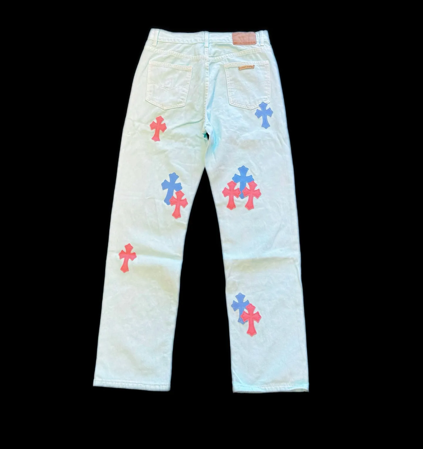 P260 Style number: D414 Chrome hearts CH grams new classic cross patch leather jeans Size: s-xl (28 30 32 34) Color: light green pink leather Size reference 28 pants length 100 waist circumference 72 30 pants length 101 waist circumference 76 32 pants length 103 waist circumference 80 34 pants length 104 waist circumference 84